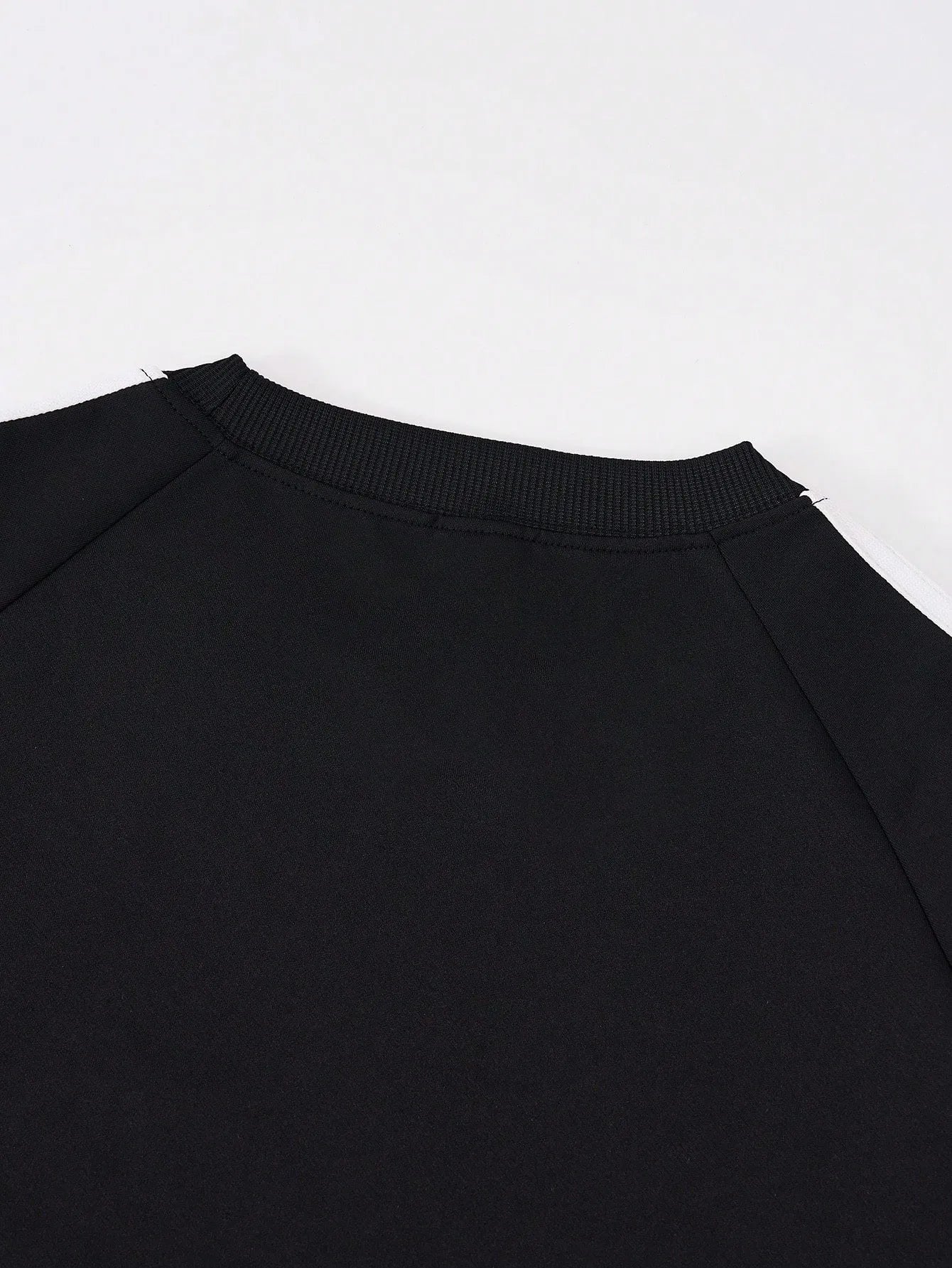 The new men's long-sleeved T-shirt for Spring and Autumn 2025 is casual soft and comfortable with 3D digital printing